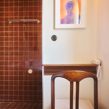 Present - Entree Autonome, Reception En Ligne - Encore Mieux Hotel